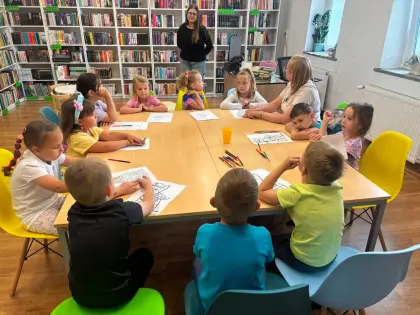 Zajecie w bibliotece.